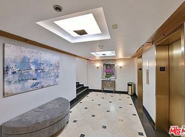 Building Photo - 10535 Wilshire Blvd