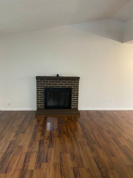 Building Photo - 902 Muscovy Ct