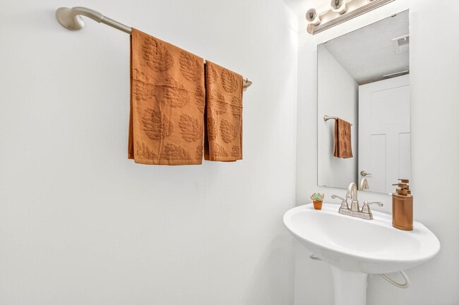 Building Photo - 4663 Bayview Dr