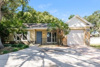 Building Photo - 226 Regal Park Dr