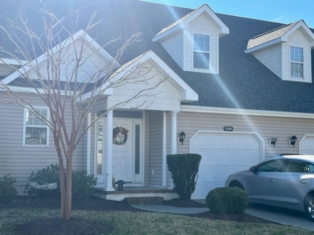 Building Photo - 539 Village Green Dr