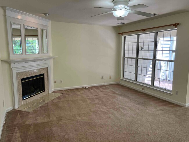 Building Photo - 8218 Catbird Cir
