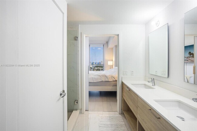 Building Photo - 16385 Biscayne Blvd