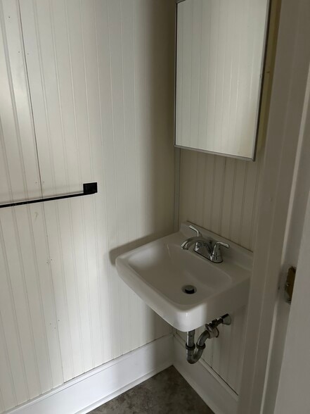 Half bath - 19 N Market St