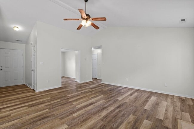 Building Photo - Ranch home with Fenced yard