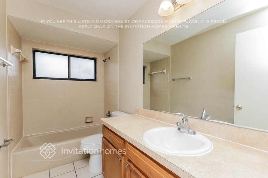 Building Photo - 1403 Live Oak Ct