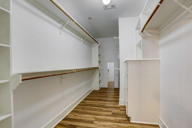 Building Photo - 7650 Springhill St