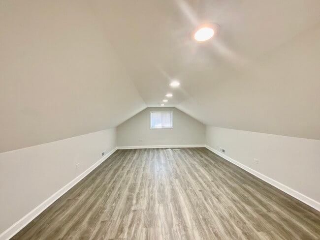 Building Photo - 340 Sanders Rd