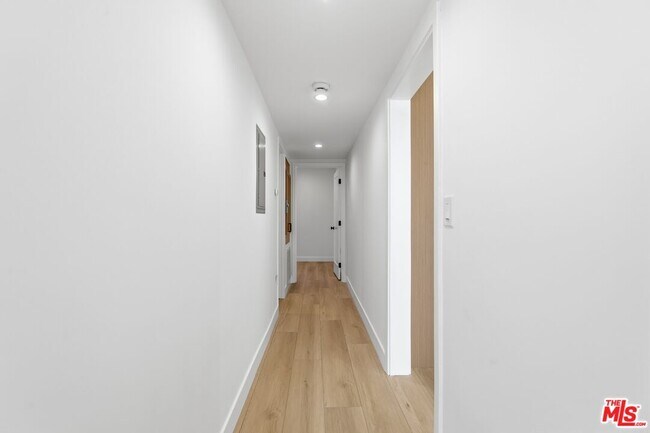 Building Photo - 11671 Chandler Blvd