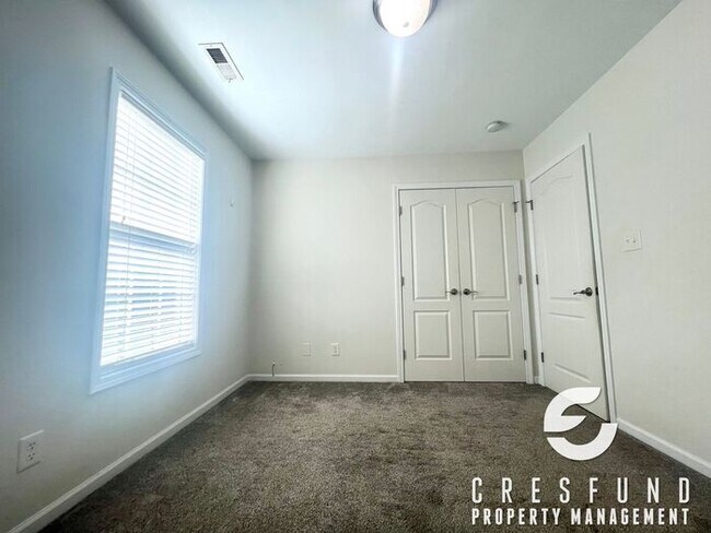 Building Photo - 3bedroom 2.5 Bath Home in Overhills Creek-...