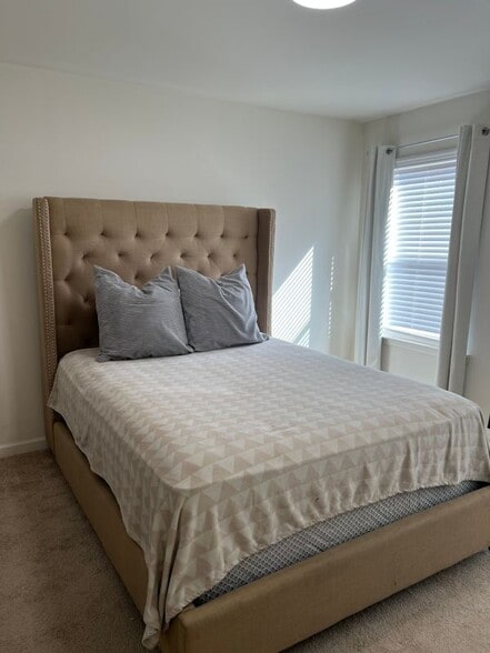 Building Photo - 832 Ambient Way