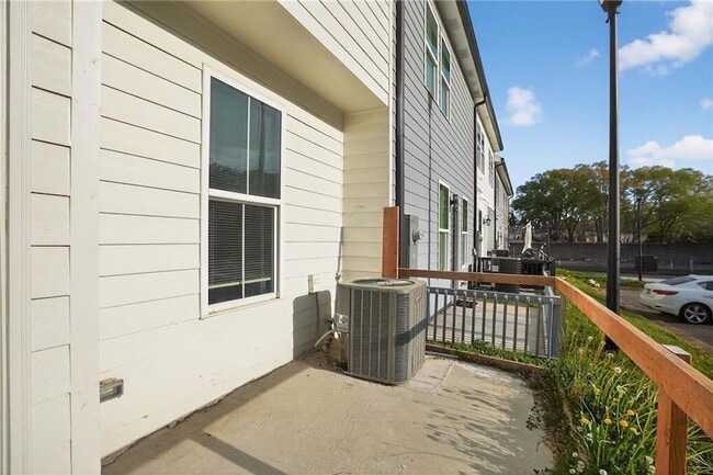 Building Photo - 4011 Redan Rd