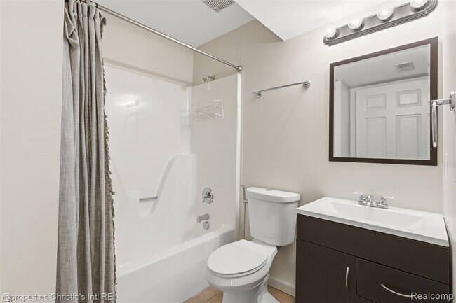 Building Photo - 1050 18th St