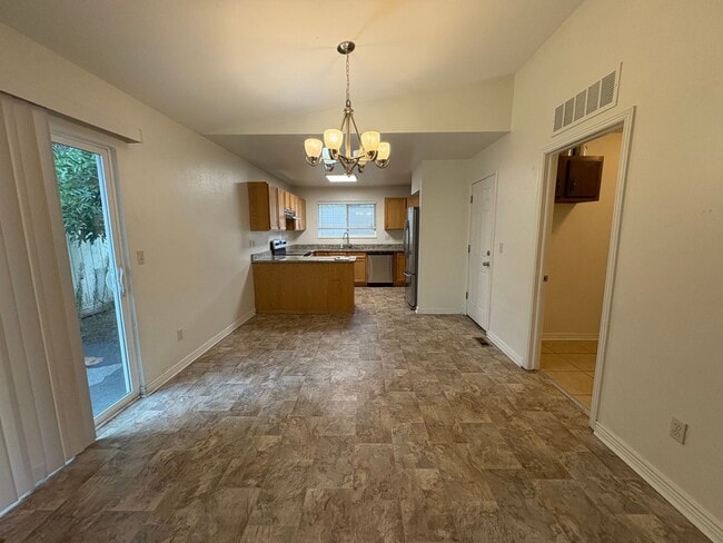 Building Photo - Amazing 1 Level Home in popular Southwest ...