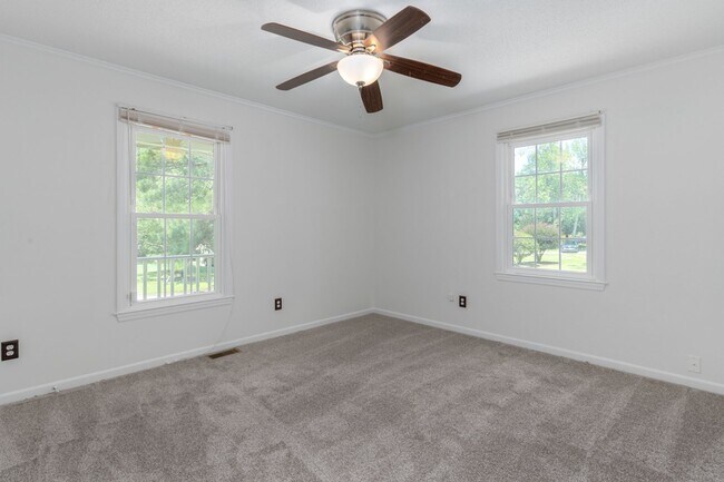 Building Photo - Charming 4-Bedroom Home in Prime Columbia ...