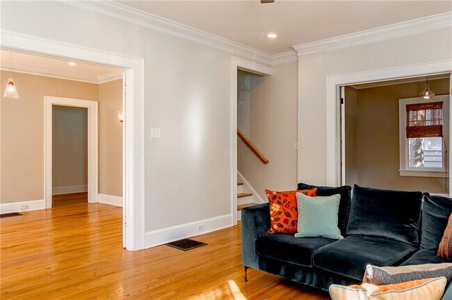 Building Photo - 628 Cooledge Ave NE