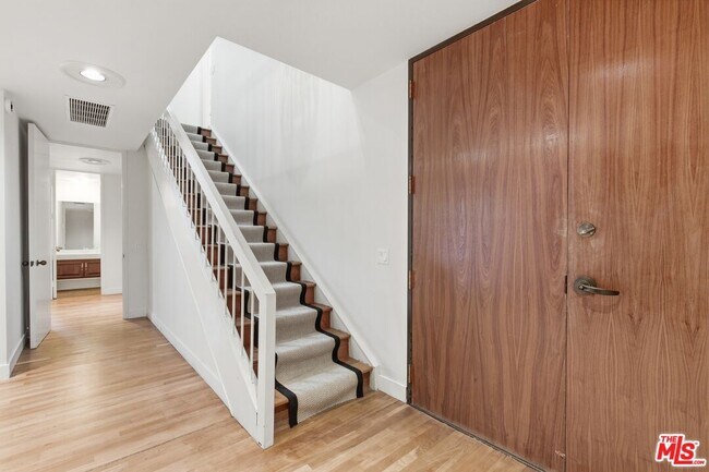 Building Photo - 211 S Spalding Dr