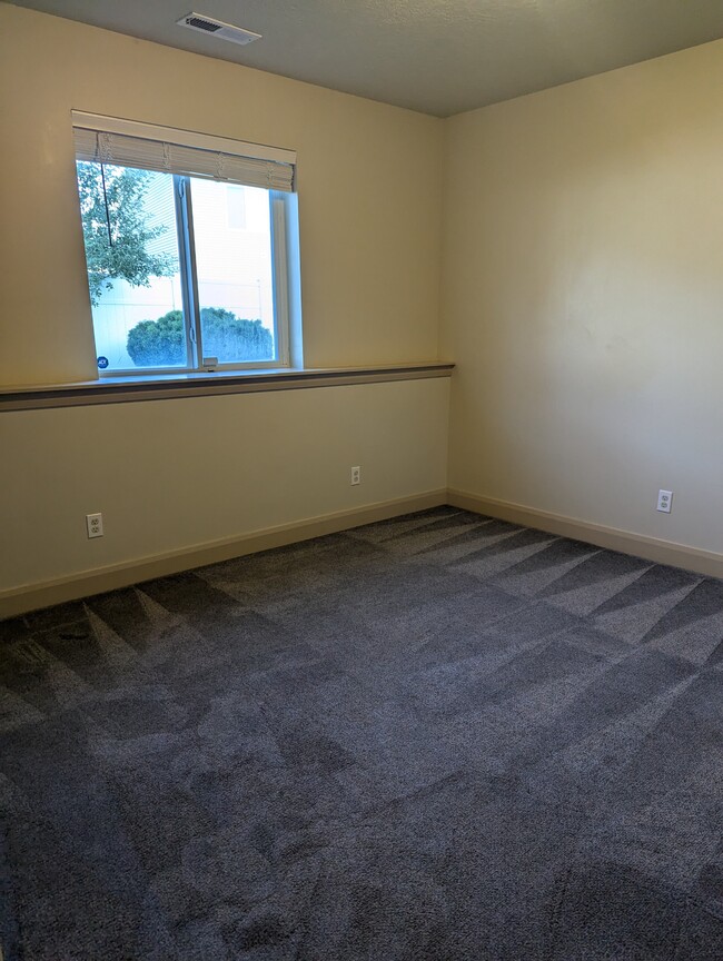 Building Photo - 772 1470 W
