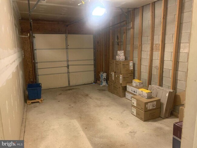 Building Photo - 2016 Greenes Way Cir