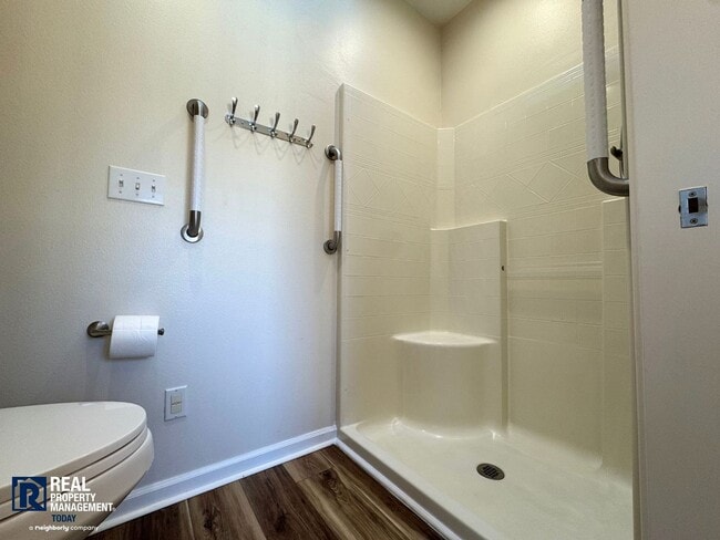 Building Photo - Beautiful 2-Bedroom Townhome with Vaulted Ceilings & 2-Car Garage!!