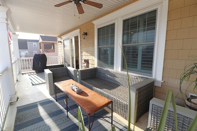 Building Photo - 9505 Monmouth Ave