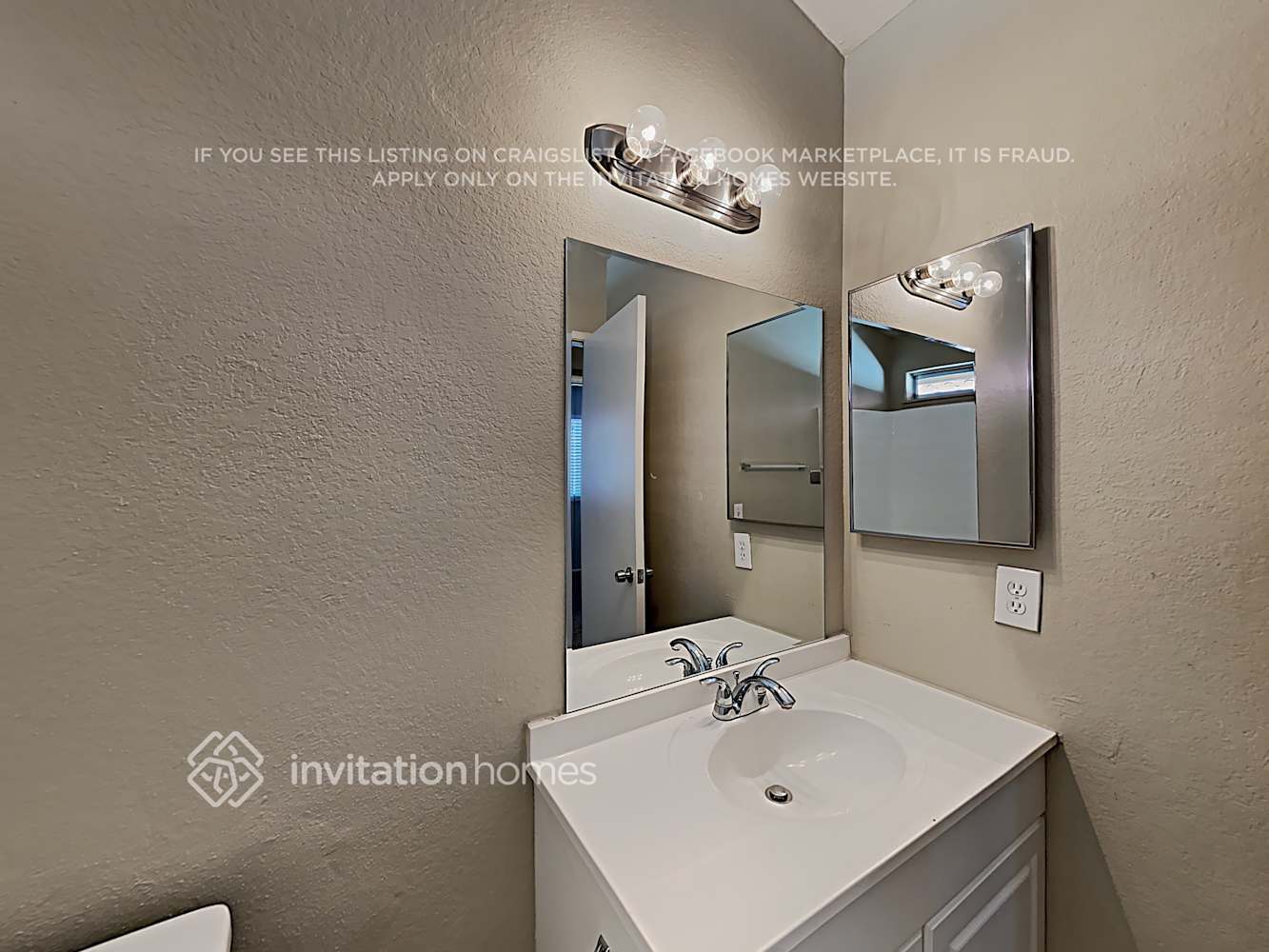 Building Photo - 14327 Green Vista Dr