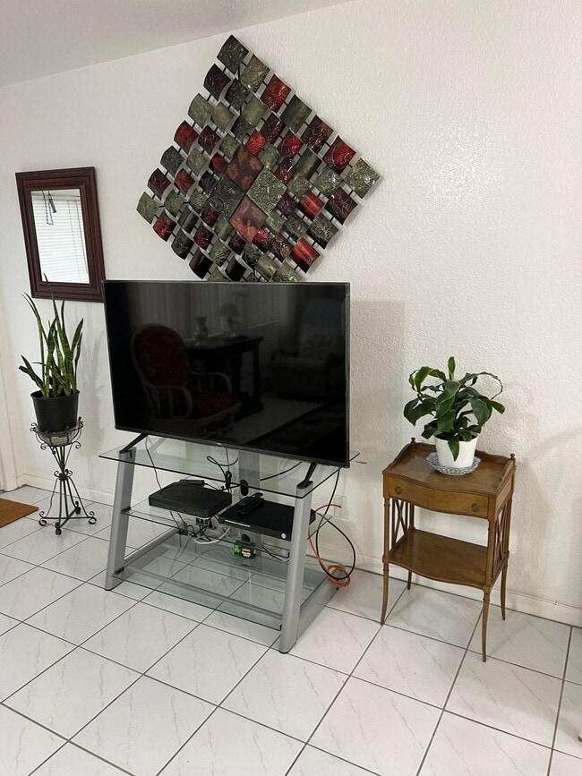 Building Photo - 173 Coventry E