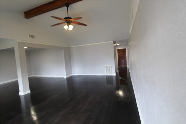 Building Photo - 409 Riverbend St