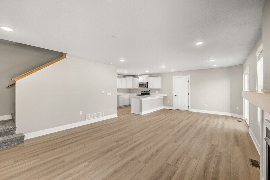 Building Photo - 2395 Emma Ave