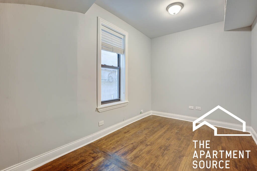 Building Photo - 2019 N Hoyne Ave