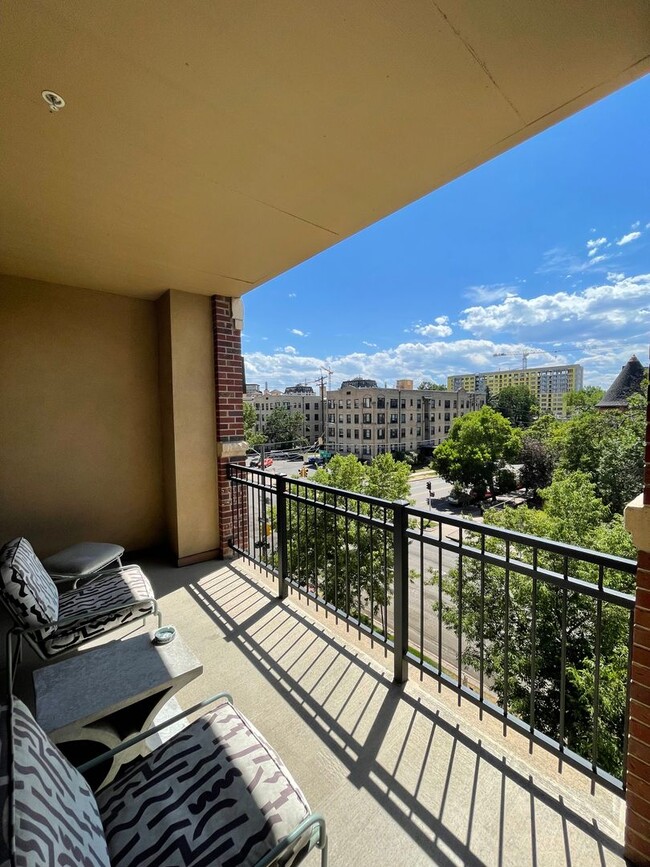 Building Photo - Stunning Penthouse Unit in Cap Hill!