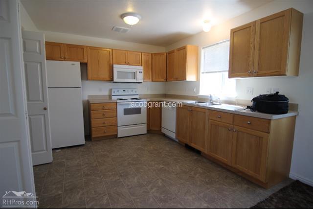 Building Photo - 3560 Deloy Dr