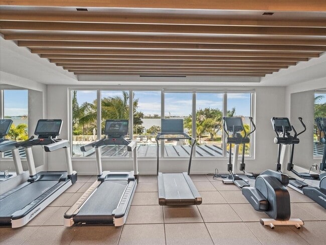 Building Photo - 1020 Sunset Point Rd