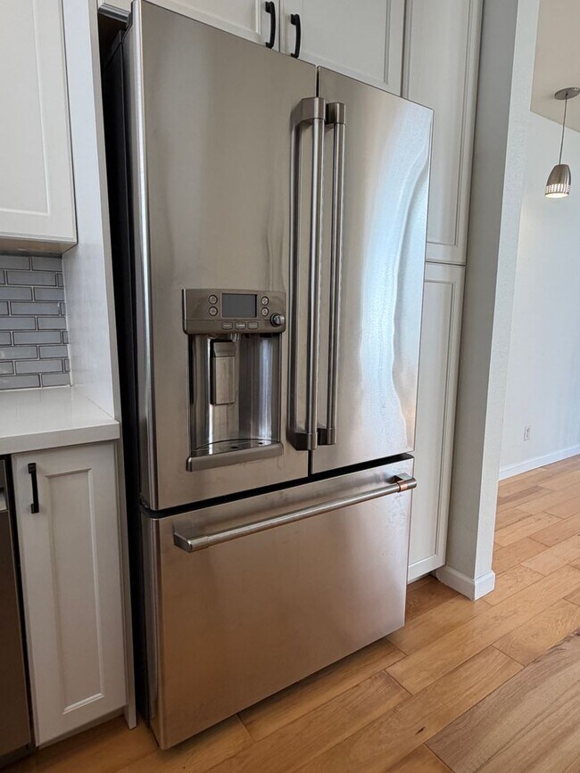 Building Photo - 26156 Sanz