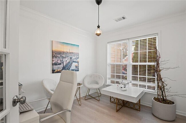 Building Photo - 266 Balaban Cir