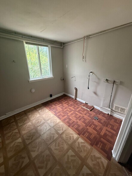 Building Photo - 8120 Gardner Ln