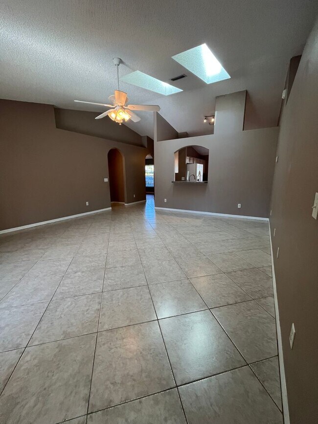 Building Photo - Beautiful Fenced in Yard on a cul-de-sac!!!