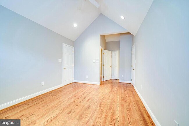Building Photo - 819 Rivergate Pl
