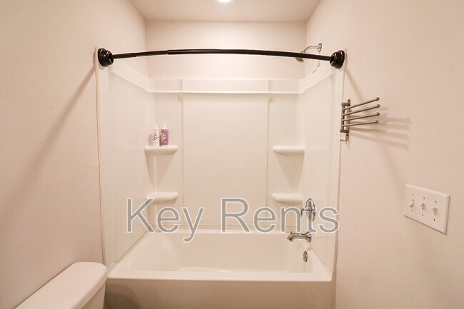 Building Photo - 1646 Iroquois Ct