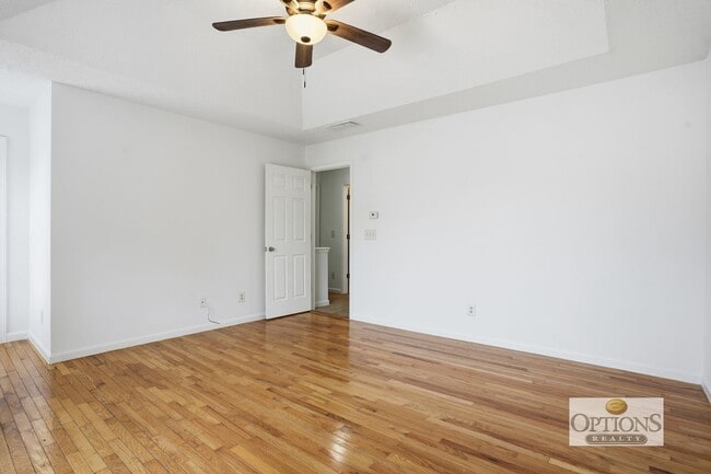 Building Photo - Cul-de-sac home ready to move in!