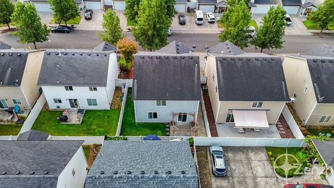 Building Photo - HALF OFF 2ND MONTHS RENT! Fully Updated 4 ...