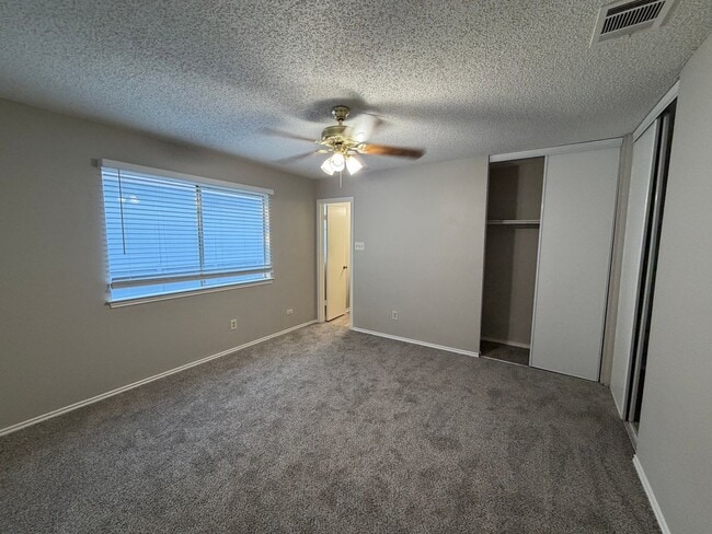 Building Photo - SINGLE STORY 3 BEDROOM HOME IN NORTHWEST C...