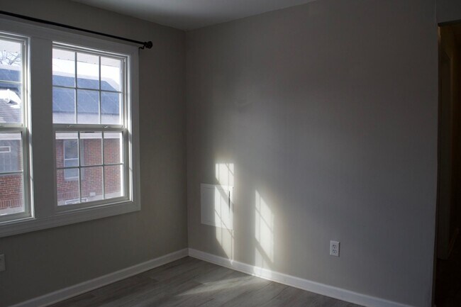 Building Photo - Conveniently Located 3 Bed 2 Bath House