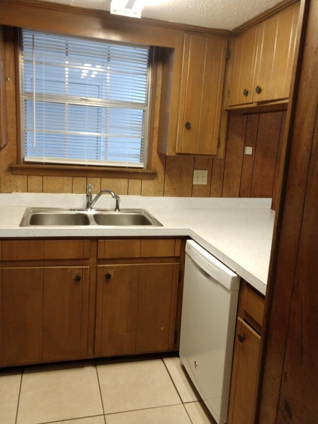 Building Photo - 106 Valencia Dr