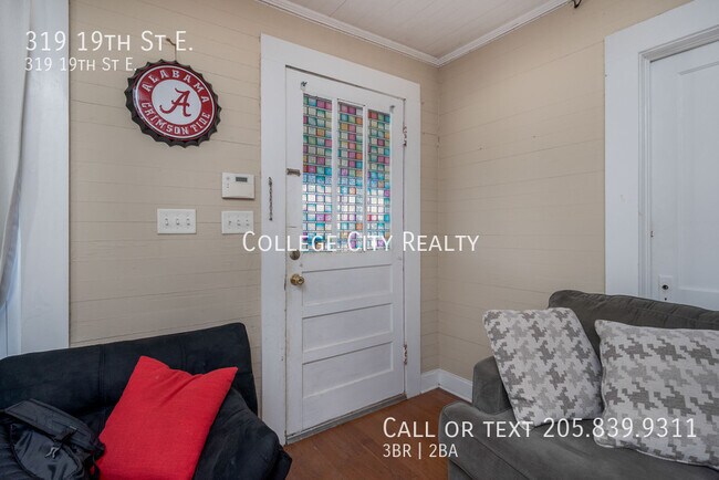 Building Photo - 319 19th St E