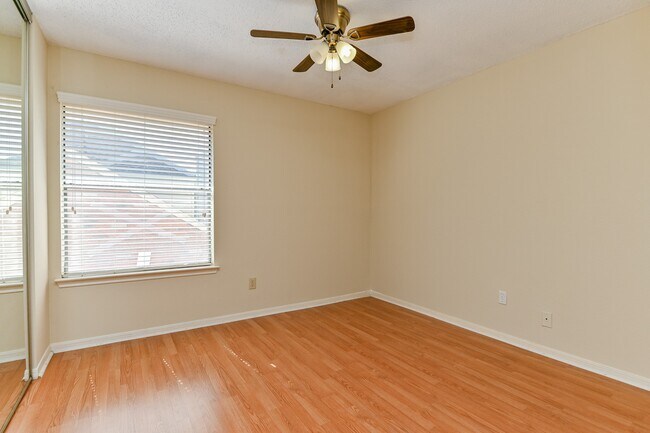 Building Photo - 3410 Streamside Ln