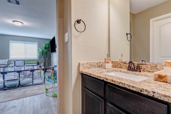 Building Photo - 22127 Roxanne Field Ln