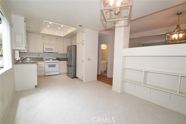 Building Photo - 2595 Plaza del Amo
