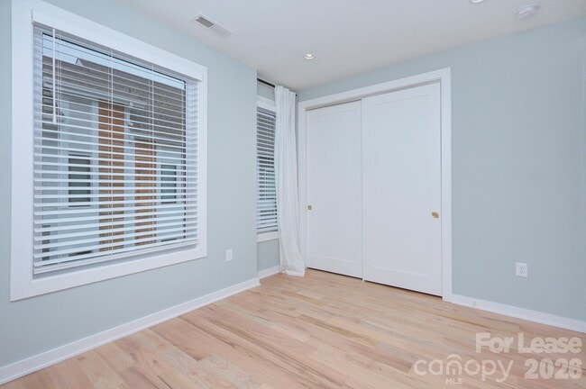 Building Photo - 2737 Shenandoah Ave