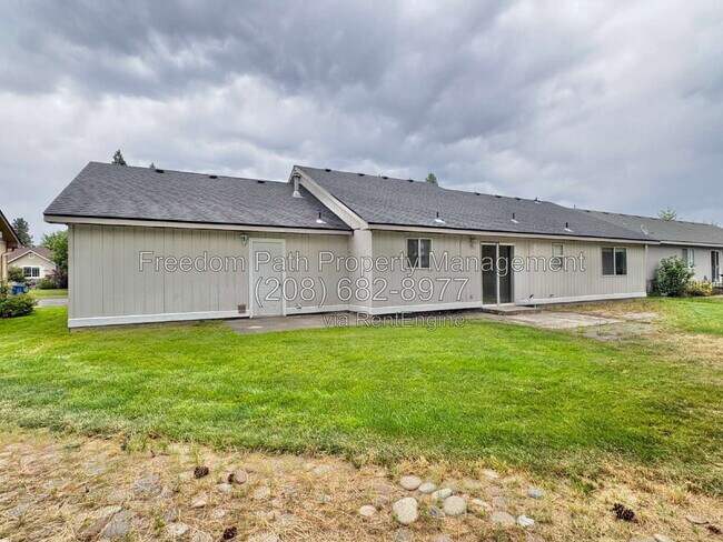 Building Photo - 500 E Sand Wedge Dr